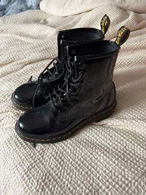 Dr. Martens 1460 Women's Black Patent Lamper Leather 8-Eye Boots